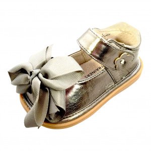 Mooshu Trainers Little Girls Pewter Bow Squeaky Mary Jane Shoes 5-9 Toddler