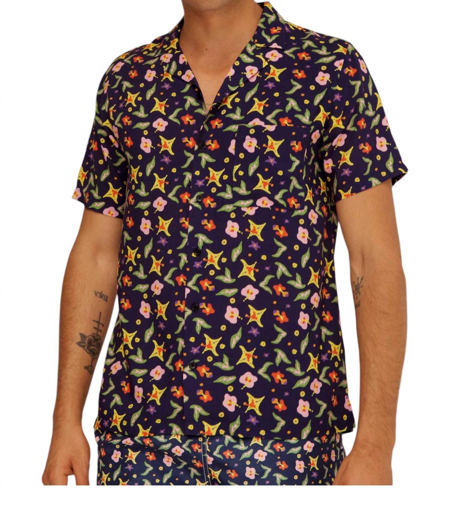 Button Down Shirt In Navy Gardens